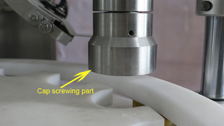 500 ml ümmargune pudelitäidis korgi sulgemise ja täherattaga