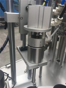 Ultraheli tihendav kosmeetikatorude täitmise masin